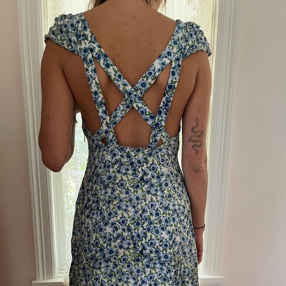 NWOT Kimchi Blue cross back floral dress